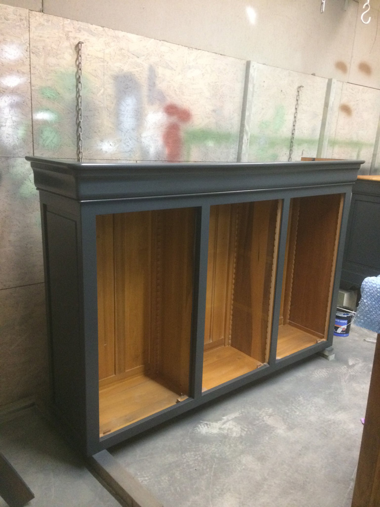 décapage-et-peinture-meuble-en-bois